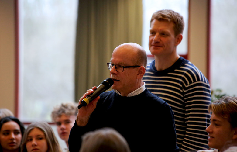 Lærer med mikrofon